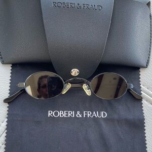 NWOT!
Roberi & Fraud
BLACK DORIS
Sunglasses | Eyeglasses | Eyewear